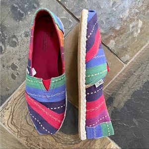 TOMS•Alpargata Espadrille Slip-Ons•8.5•Multi-Color Bands•LIKE NEW•Lightweight🌼